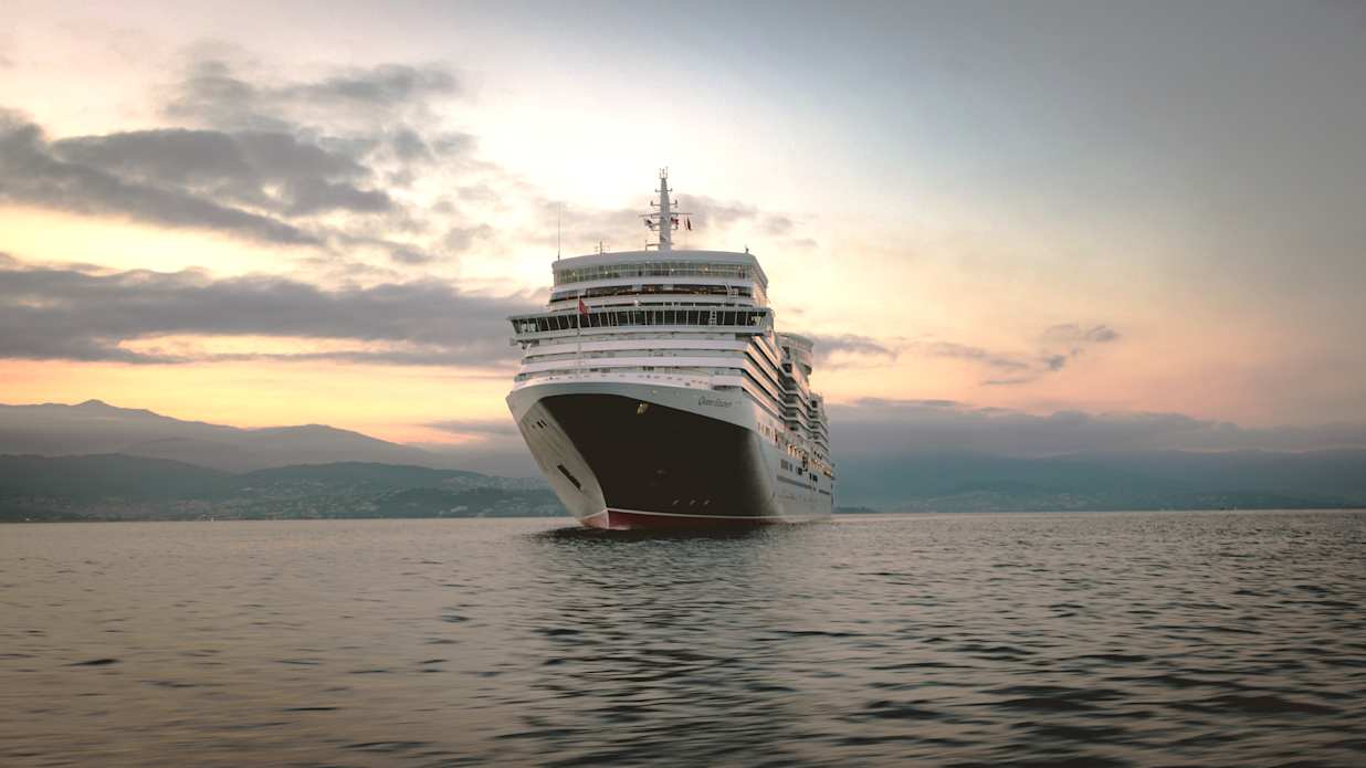 Queen Elizabeth at sea (front exterior view)